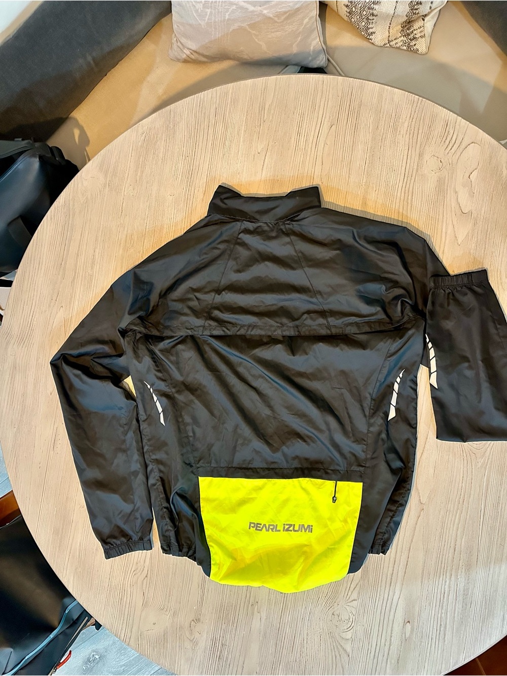 Pearl Izumi Black Jacket with Yellow Lining - Picture 4 of 9